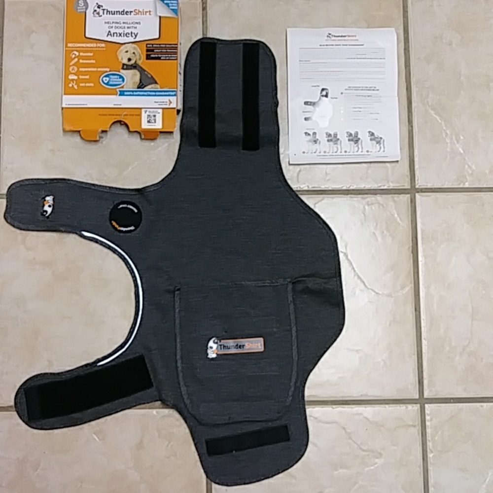 Thundershirt for dogs sz SMALL anxiety vest